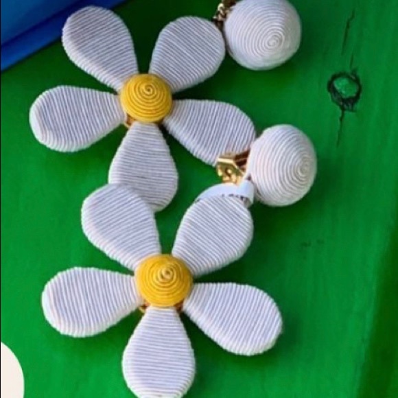 rebecca de ravenel Jewelry - Rebecca de Ravenel daisy drop earrings